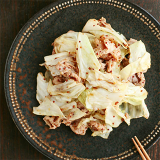 きゃべつと豚肉の粒マスタード炒め