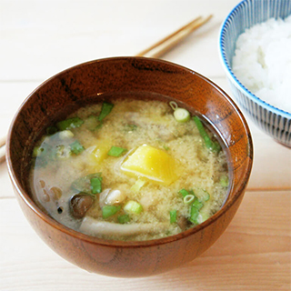さつまいもときのこのみそ汁